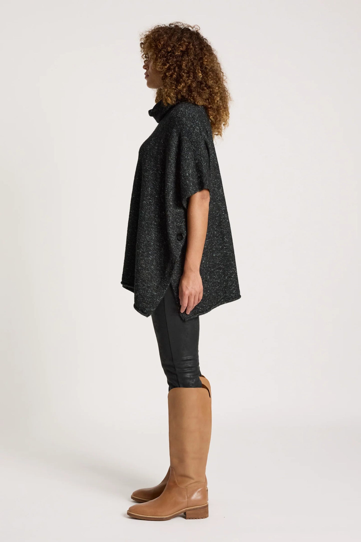 ZARDA PONCHO - BLACK by Eb & Ive