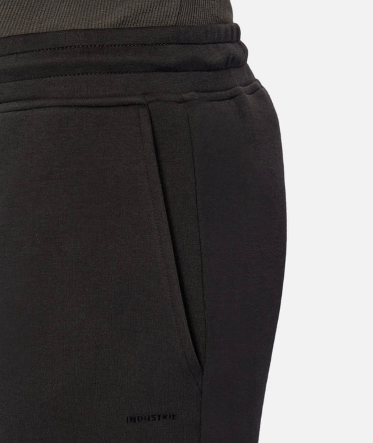 The Tech Del Sur Trackpant - Obsidian