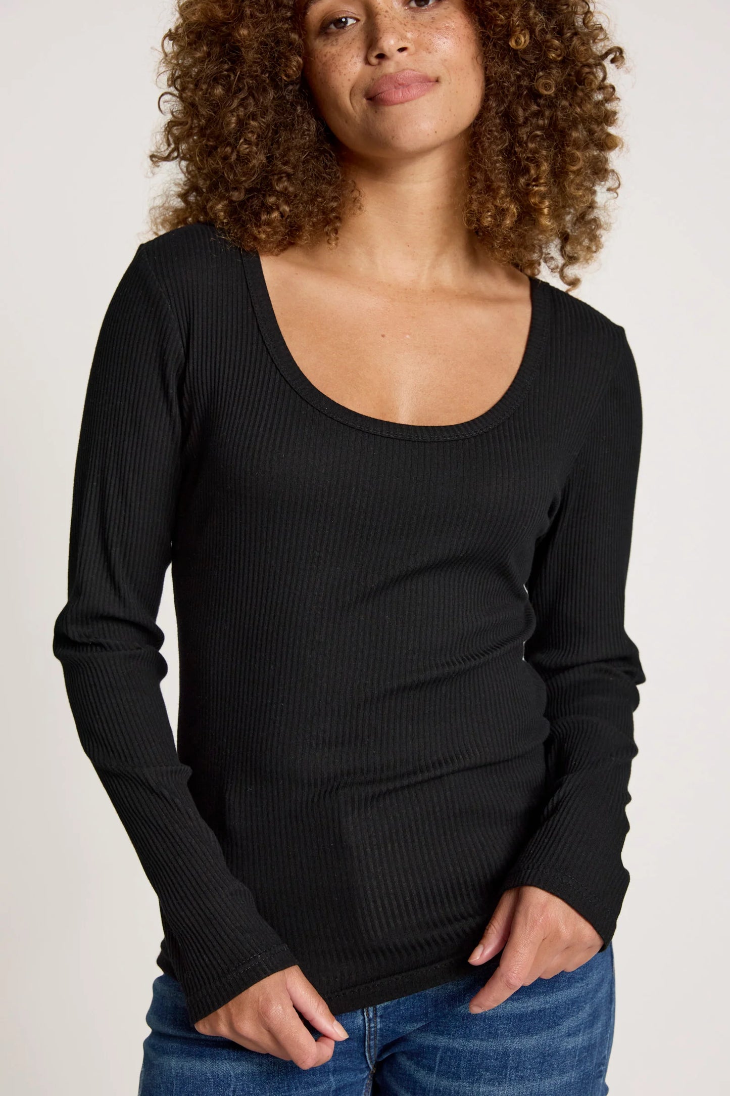 PLAGE LONG SLEEVE TSHIRT - BLACK by Eb&ive