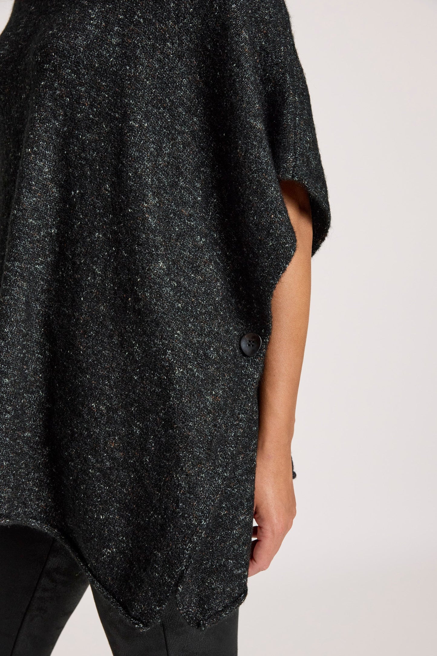 ZARDA PONCHO - BLACK by Eb & Ive