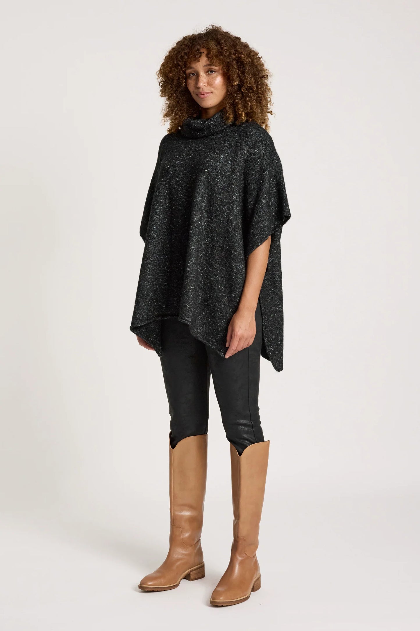 ZARDA PONCHO - BLACK by Eb & Ive